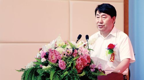 会议隆重表彰了望奎县中医院原院长宋广林等31名老中青三代医师.